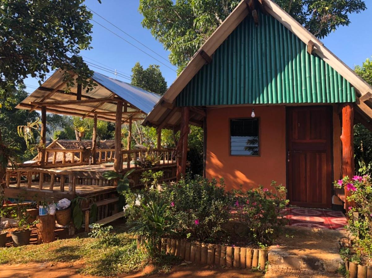 LungKola Homestay, Pang Ung, Mae Hong Son ลุงกอละ โฮมสเตย์ ปางอุ๋ง - B&B Ban Huai Makhuea Som