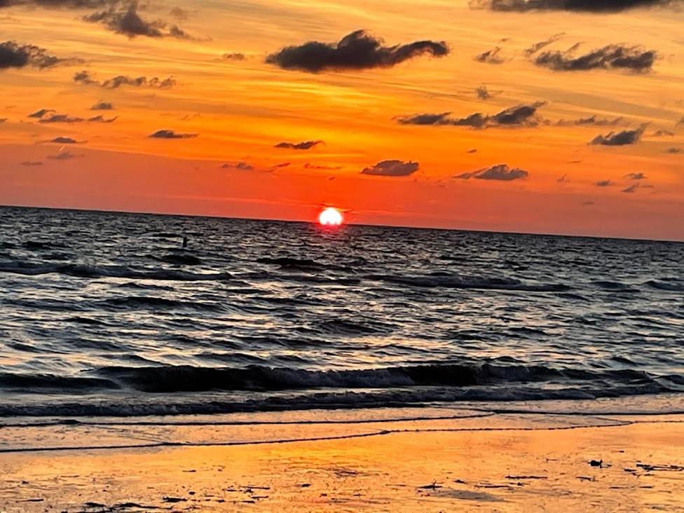 Beachfront Condo Ocean View - B&B St. Pete Beach