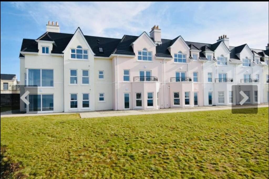 Luxurious Beach Front Apartment in Portrush - B&B