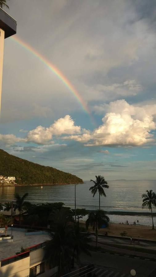 PÉ NA AREIA - Frente a Piscina e ao Mar - B&B Caraguatatuba