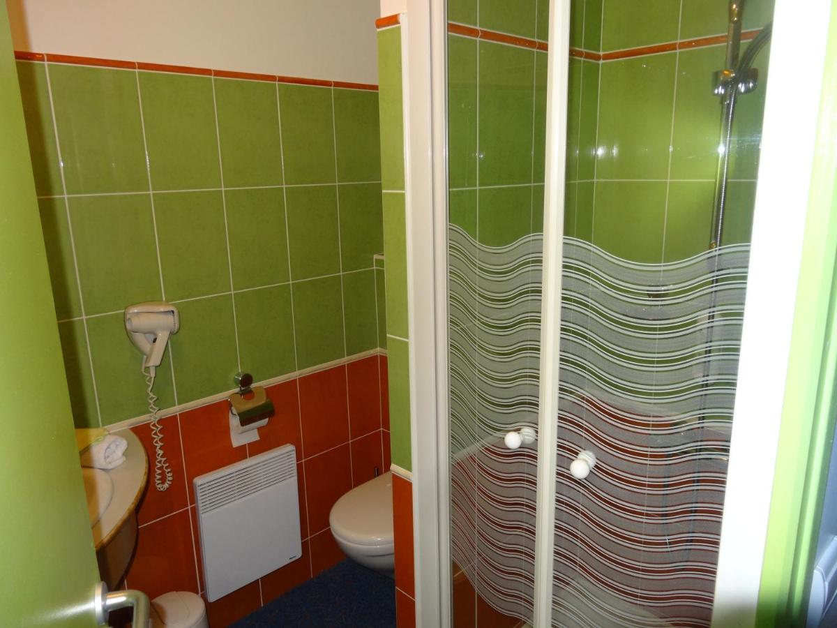 Double Room - Street Side