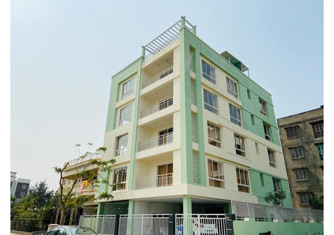 BluO Lake View Studio - NewTown - Terrace Garden, Gym - B&B Calcuta