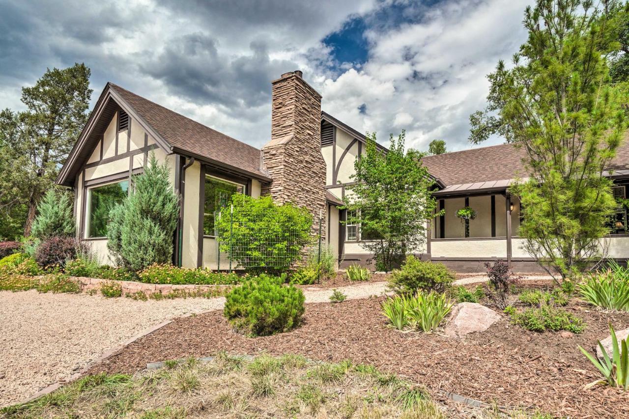 Spacious Manitou Home with Views in Central Location - B&B