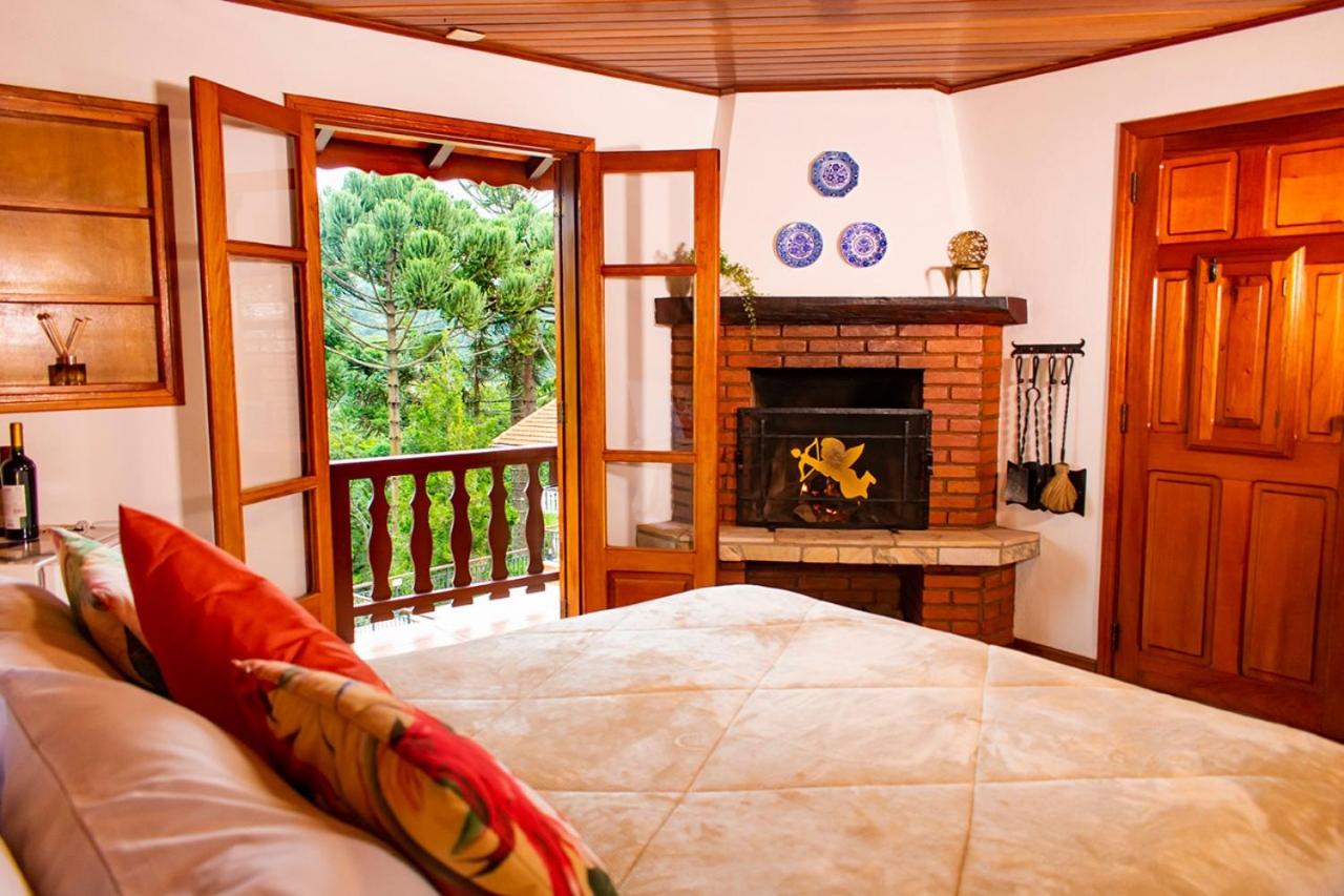 Chalé Luxo com Hidromassagem e Varanda com Vista das Montanhas