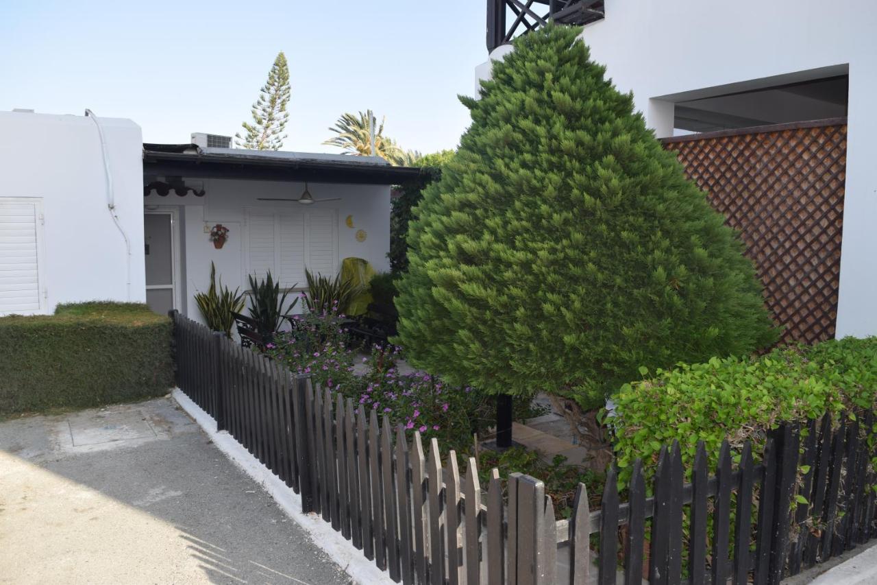 Pampering Beach Dream, A Stunning Luxury Retreat at Yialos Village - B&B