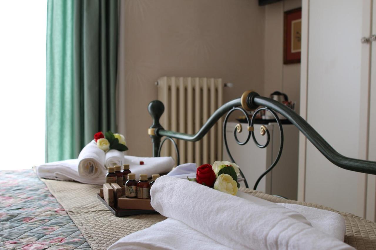 Camera Matrimoniale con Bagno in Comune