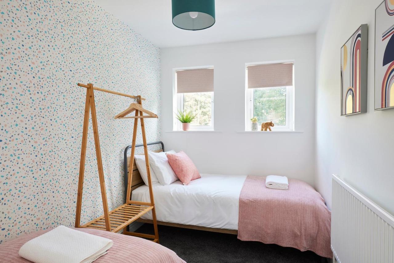 Links to M62 - 3 bedroom property - B&B
