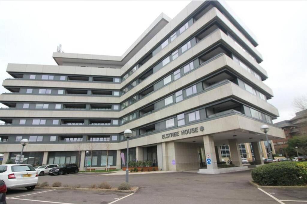 Luxury 1 Bedroom Apartment with Netflix & Parking - B&B