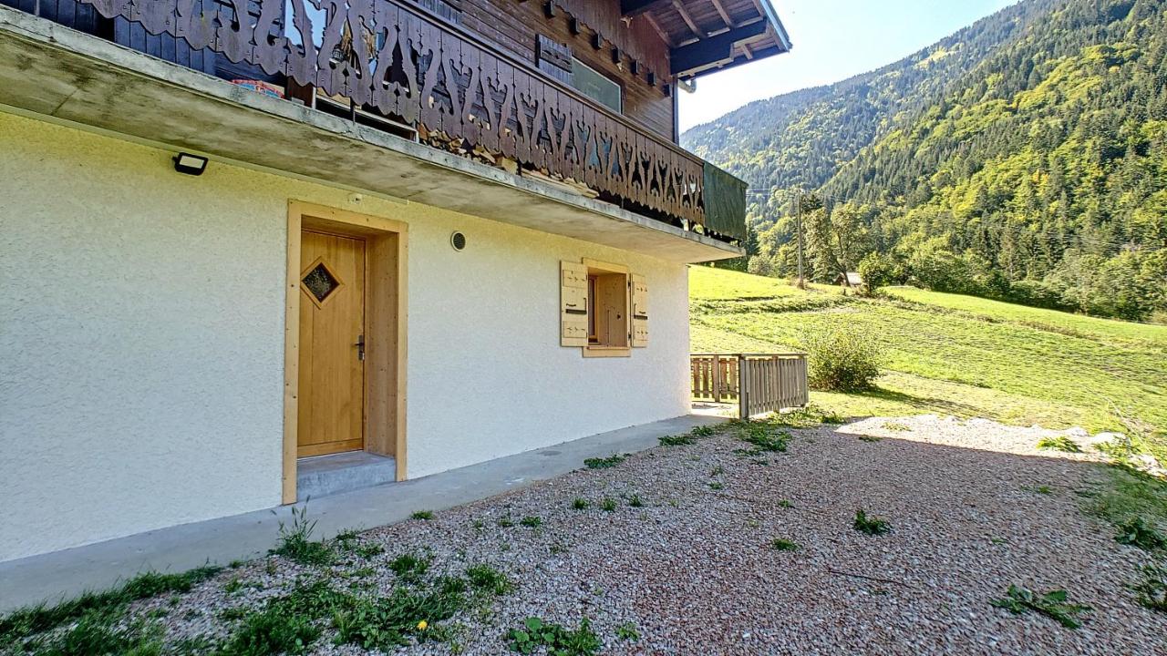 Joli APPARTEMENT DANS CHALET AVEC TERRASSE - SAINT JEAN D'AULPS - PROCHE MORZINE - 6 PERSONNES - LILOU - Bed and Breakfast Saint-Jean-d'Aulps