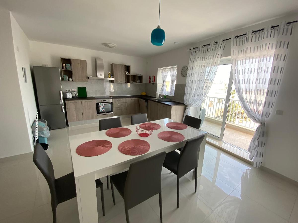 B&B Mellieħa - Sunshine Apartments Mellieha - modern three bedroom apartment - Apt No 1 - Bed and Breakfast Mellieħa