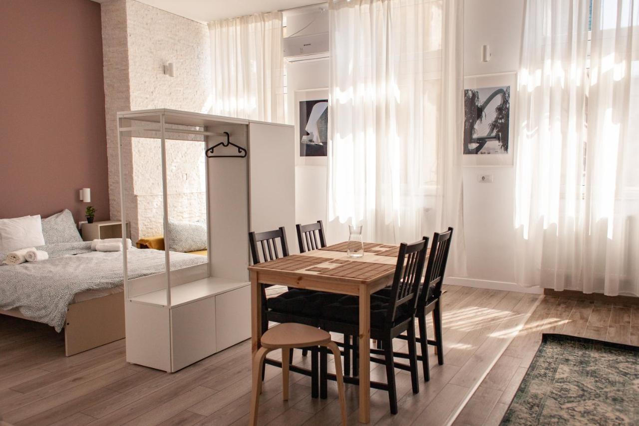 Sunny Studio Apartment - B&B Iași