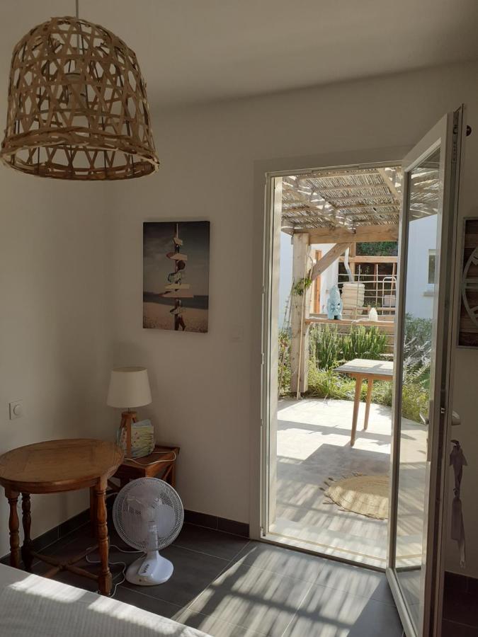 Chambre privée au coeur d'une pinède dans un quartier résidentiel - B&B
