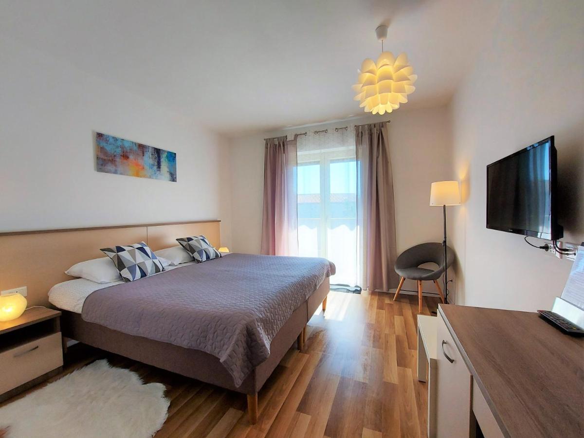 Doppel-/Zweibettzimmer mit eigener Terrasse
