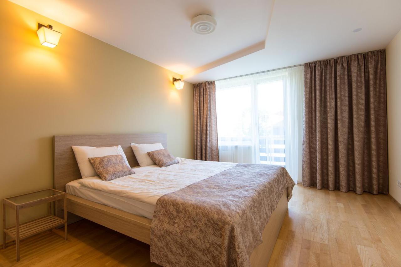 One-Bedroom Apartment (Private Parking)
