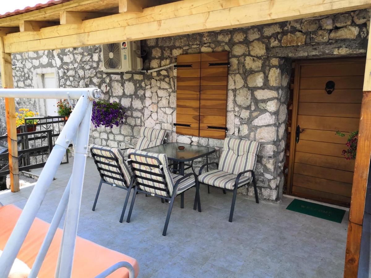 Family Room with Garden View