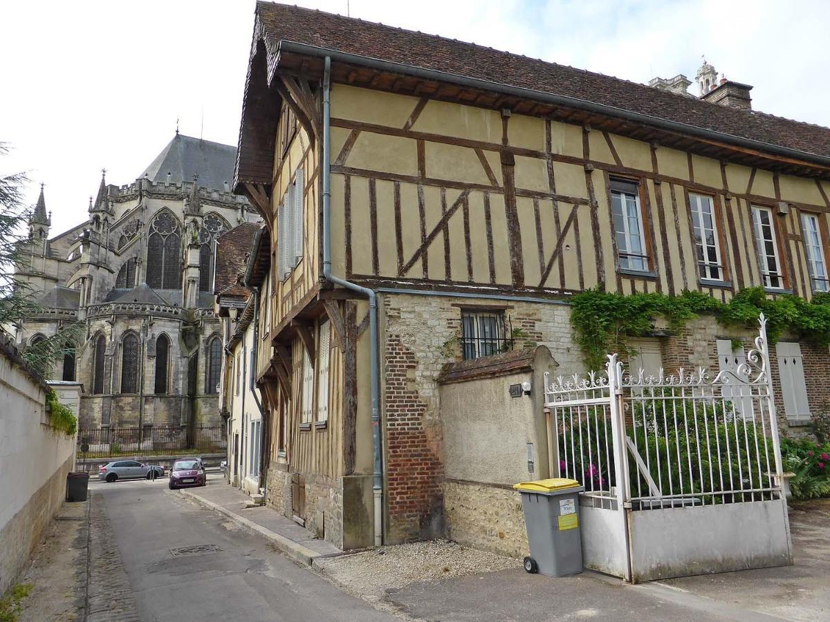 Le Papillon de la Cathédrale - Calme - Jardin - Wifi - Bed and Breakfast