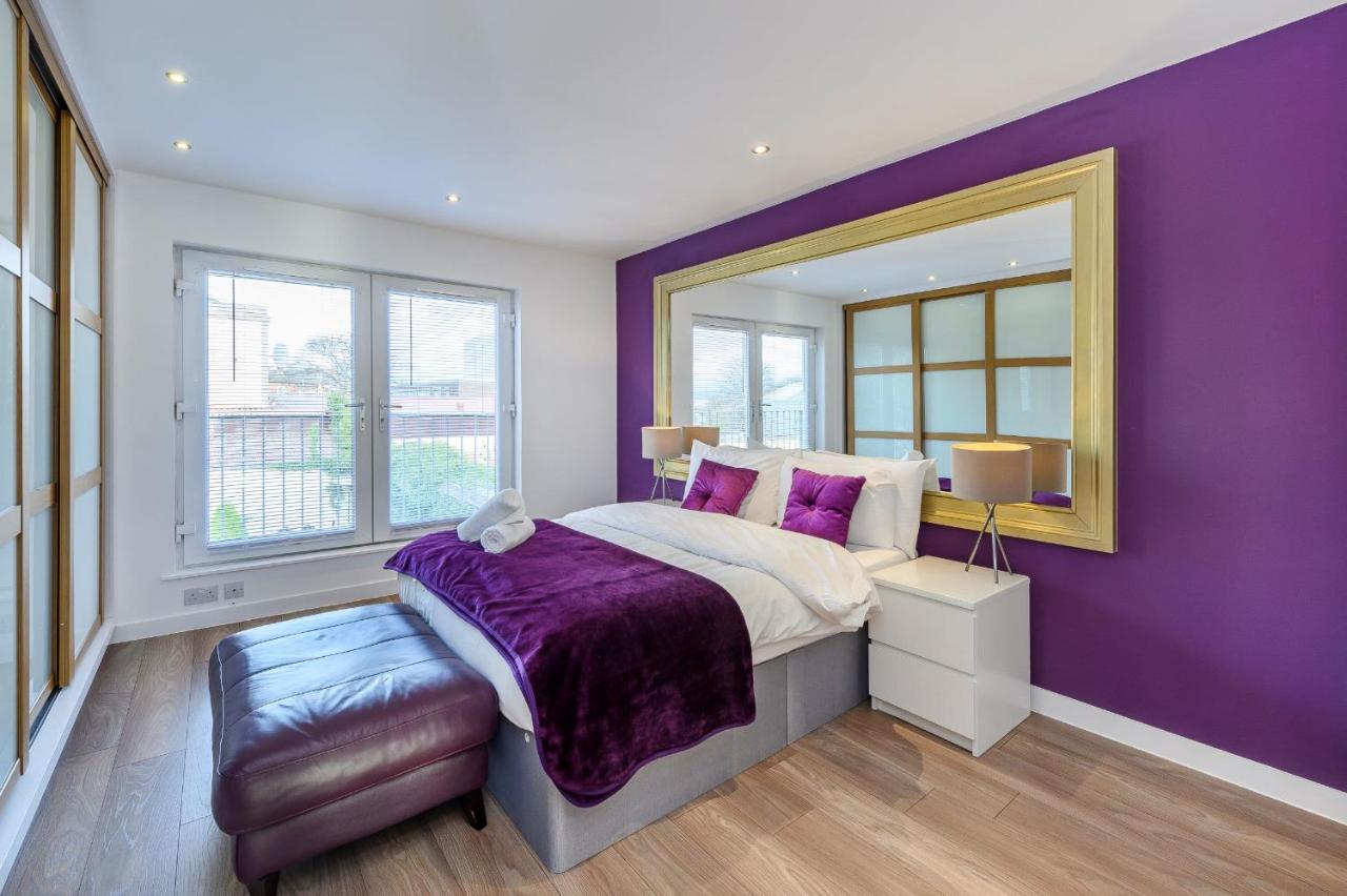 B&B Glasgow - Mosspark Boulevard Exec Apartment ii - Free Parking - Bed and Breakfast Glasgow
