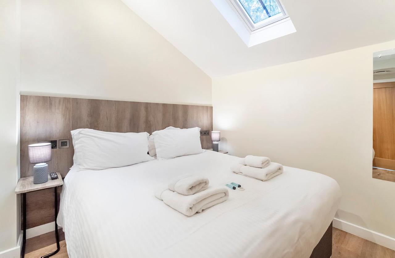 No4 - Three-Bedroom Apartment - Split Level
