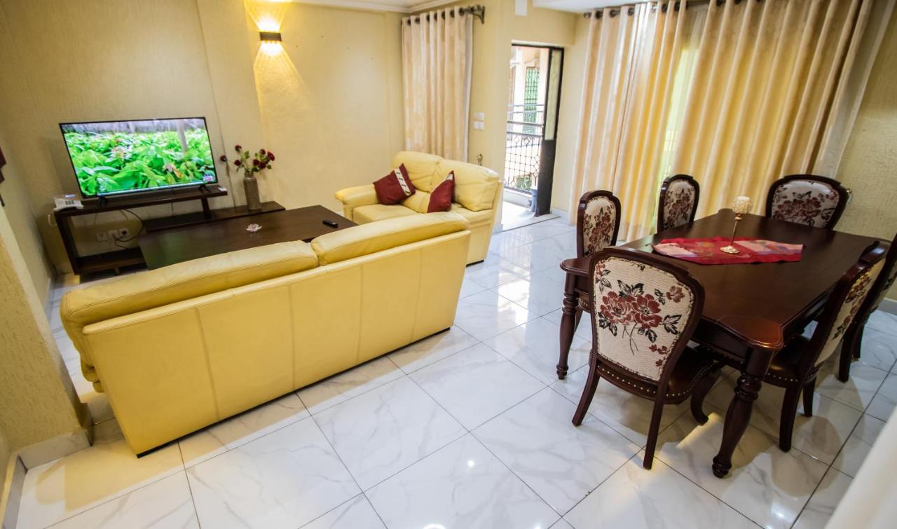 B&B Duala - Residence Le Bonheur - 2 Bed Apartment by Douala Mall/Airport - Bed and Breakfast Duala