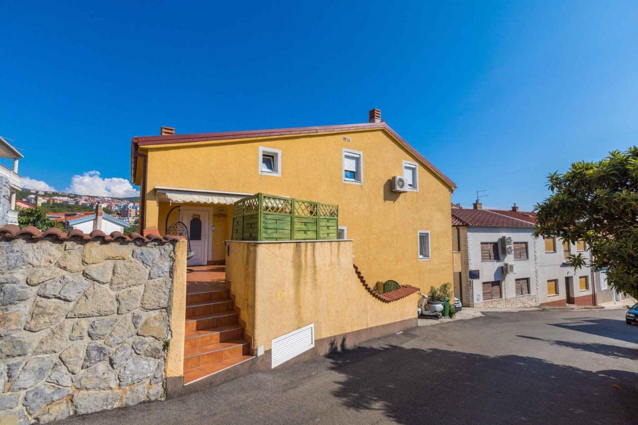 Three-Bedroom Apartment Crikvenica near Sea - B&B
