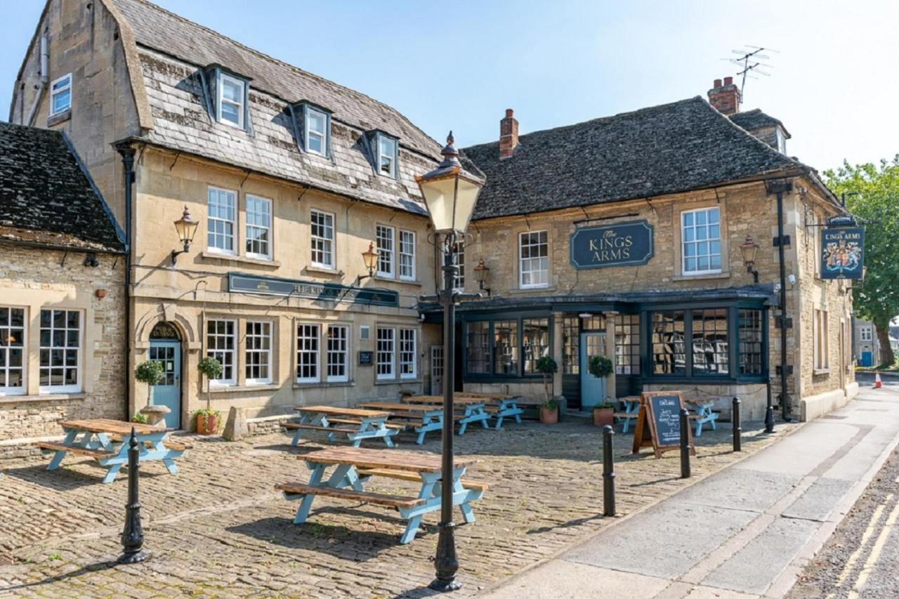 B&B Melksham - The Kings Arms Hotel - Bed and Breakfast Melksham