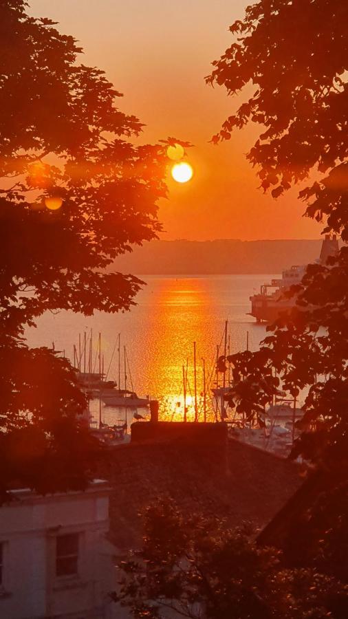 B&B Falmouth - Central Falmouth Townhouse with Stunning Views and Garden - Bed and Breakfast Falmouth