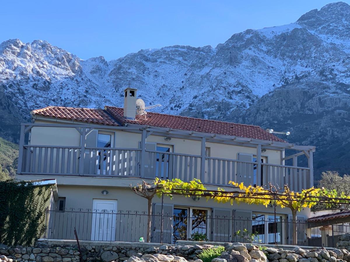 Casa Basgiu, chambres avec balcon et table d'hôtes - B&B