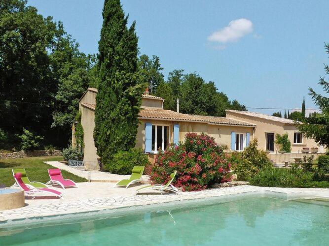 holiday home in Puyméras with garden - B&B Puyméras