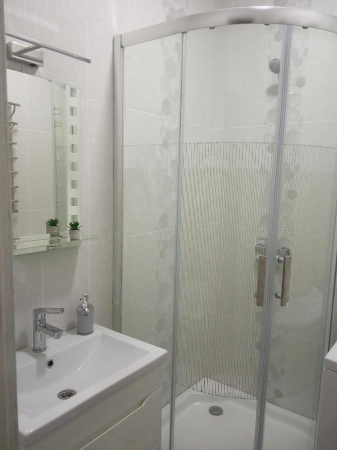 Modern fresh-new appartment near the park Sofievka - B&B