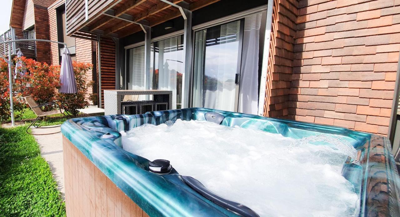 Les Vagues avec Jacuzzi Privatif & Parking Privé - B&B