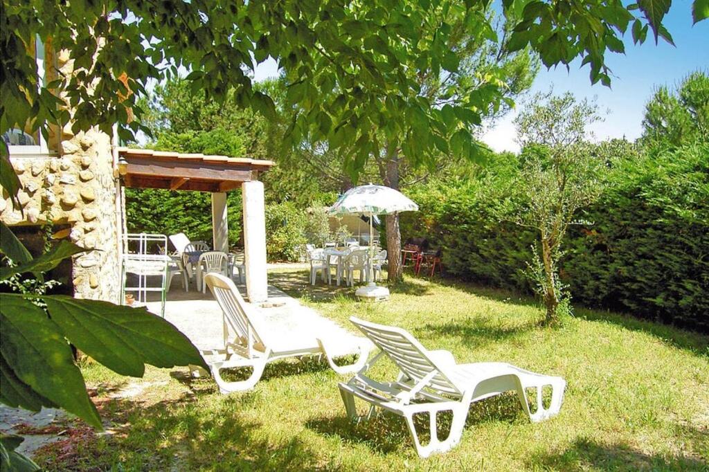 Holiday home with pool in Vaison-la-Romaine - B&B