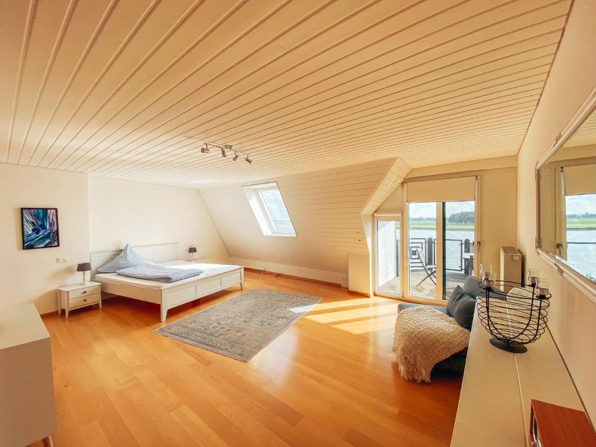 Rheinloft 3 - Große Giebelwohnung mit Dachterrassen an der Rheinpromenade - Chambres d'hôtes Emmerich am Rhein