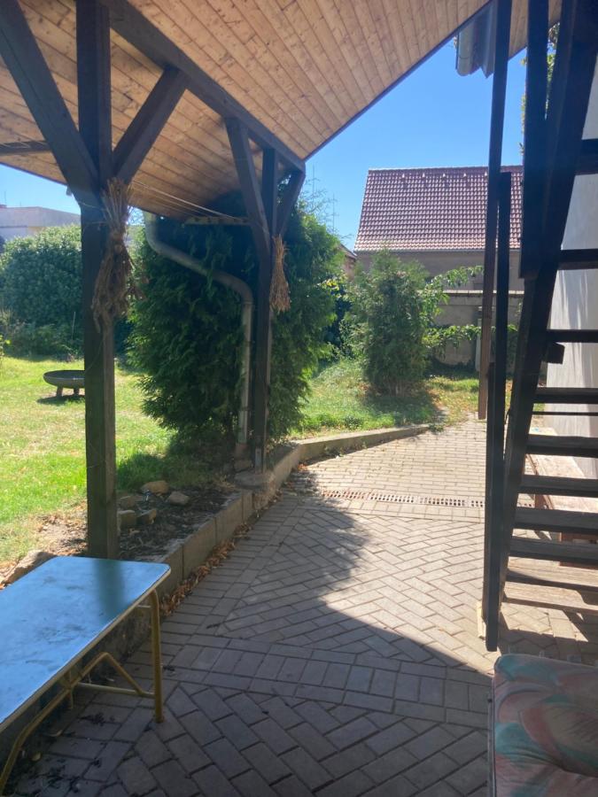 Příjemný apartmán se zahradou - B&B Ostřešany