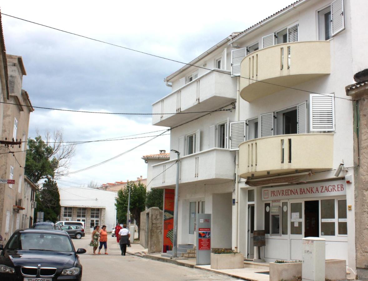 Apartments Center Pag 50 m to the sea - Ferienwohnung Pag