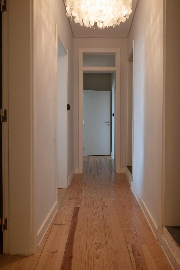 Single Room with Shared Bathroom - No Window