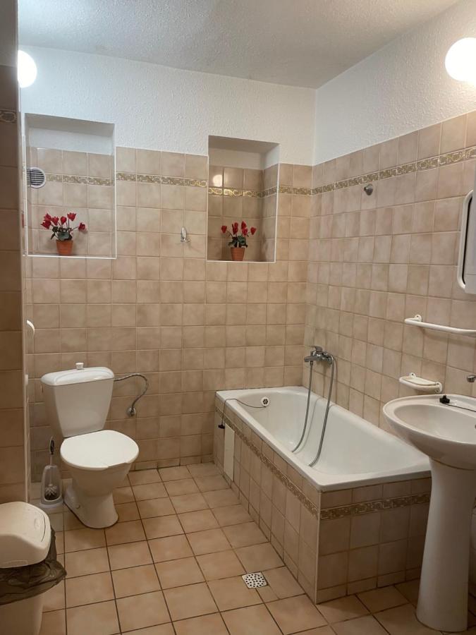 Chambre Triple avec Salle de Bains Privative