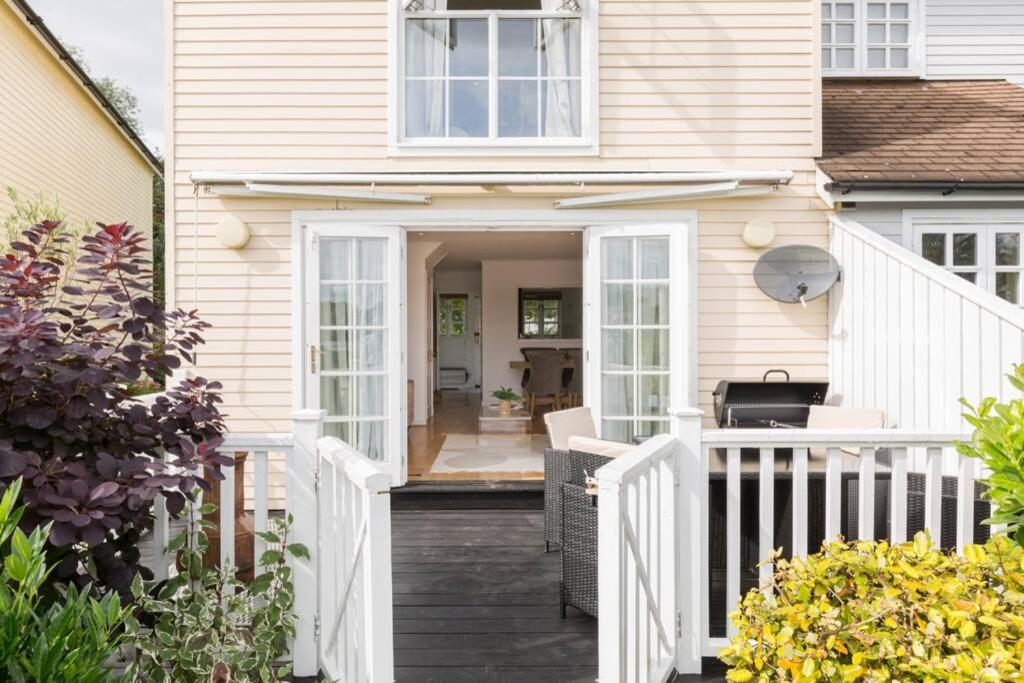 Broadway - Windrush Lake - B&B