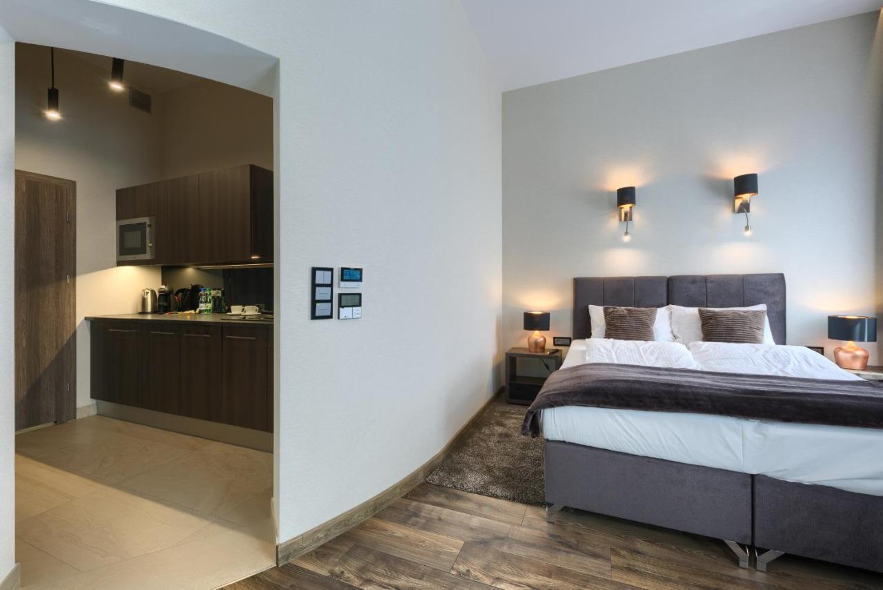 Apartment with Shower