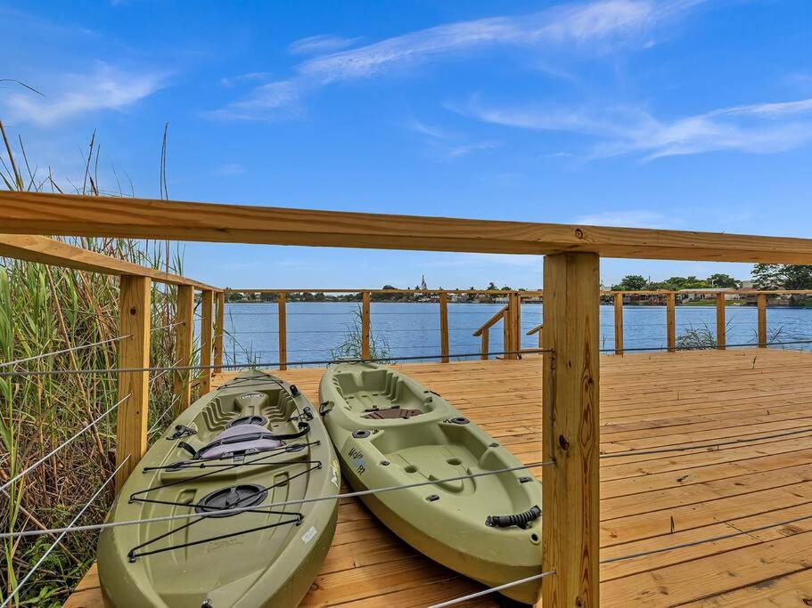 B&B Fort Lauderdale - SuperVilla - Lakefront - Sunsets, Kayaks, Grill - Bed and Breakfast Fort Lauderdale