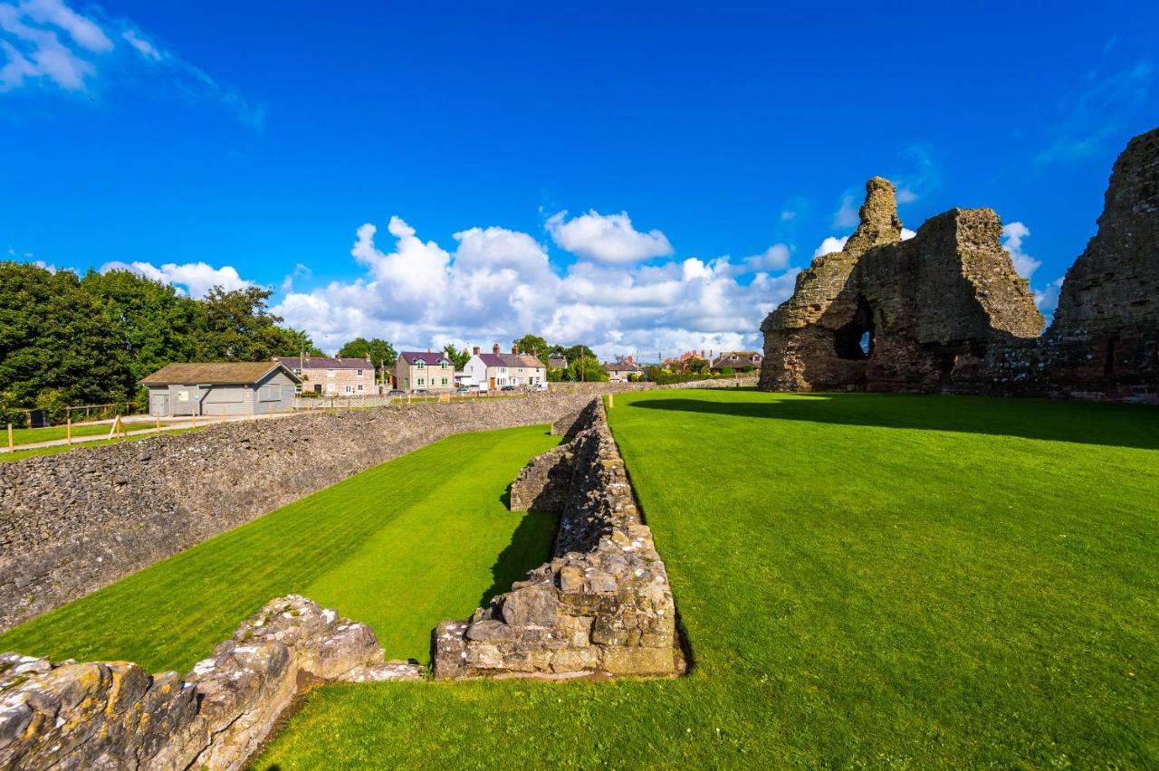 Castle Views cottage in historic village & woodfired hot tub - B&B Rhuddlan