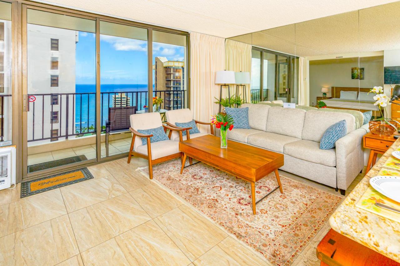 B&B Honolulu - Ocean View Delight, Walk to Beach with Free Parking - Bed and Breakfast Honolulu