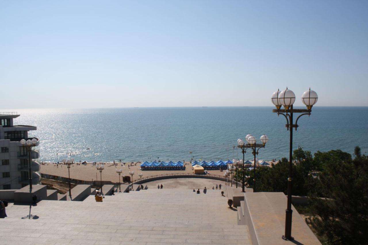 Двухкомнатная квартира 900м от моря отчетные док - Chambres d'hôtes Chornomorsk