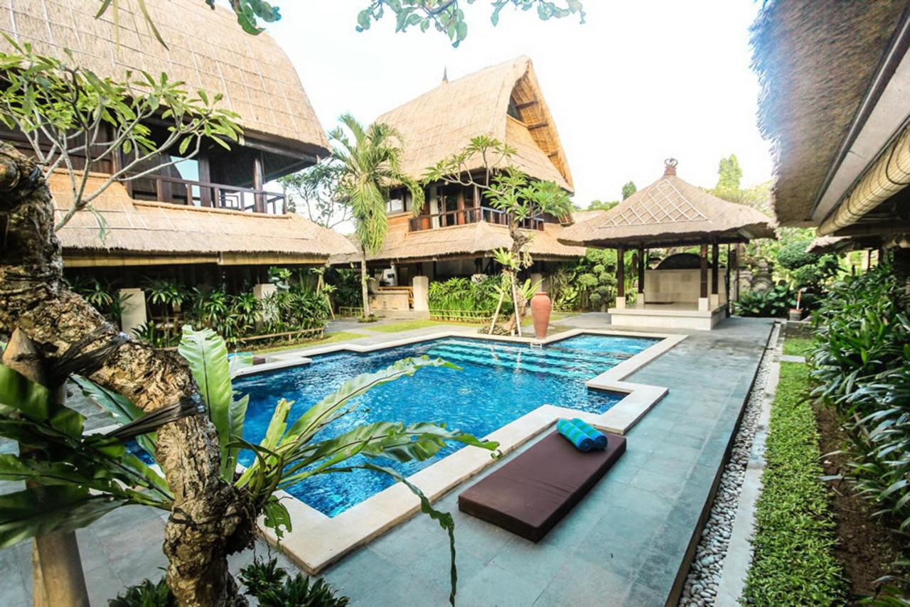 B&B Legian - Radiant Jepun Villa - Bed and Breakfast Legian