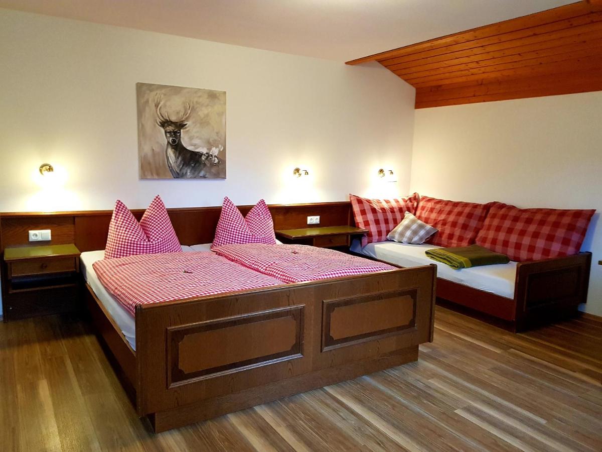 Dreibettzimmer mit Balkon