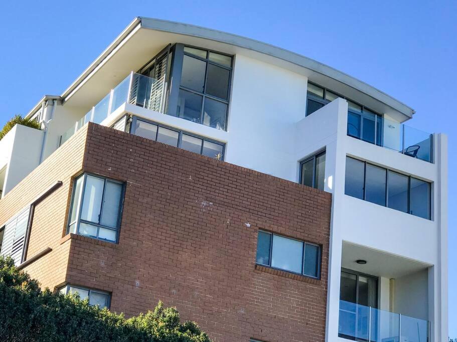 Crows Nest - Executive Penthouse - 3 Bedroom- 5km to City - B&B
