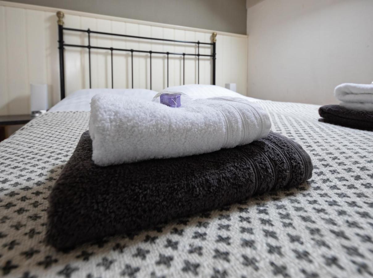Deluxe One-Bedroom Apartment