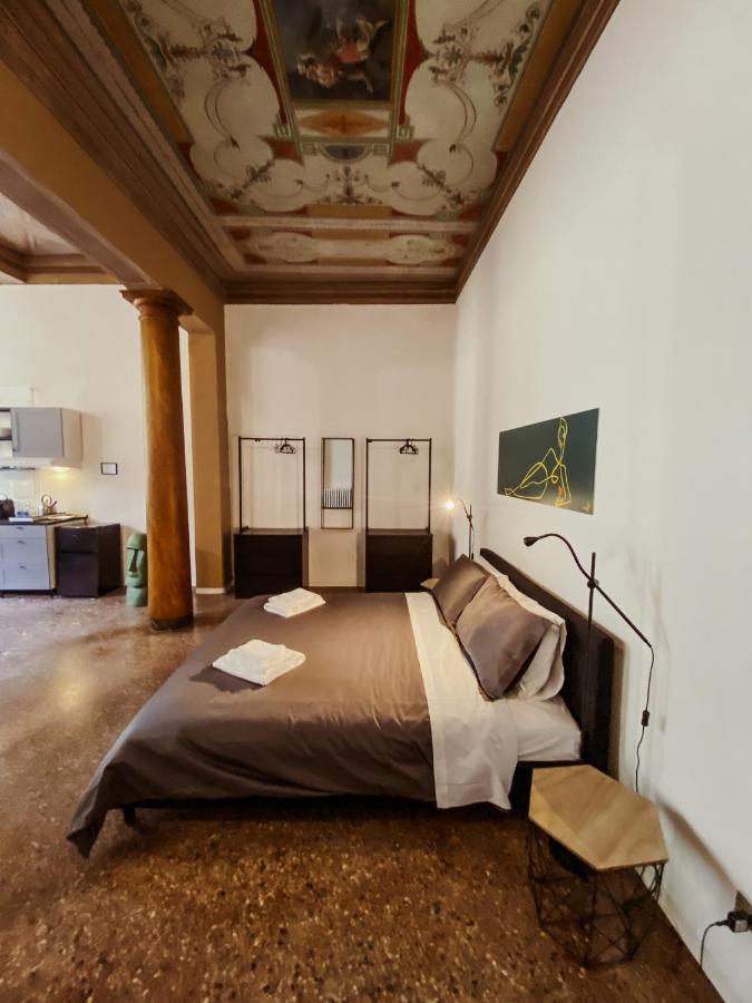 Studio Deluxe