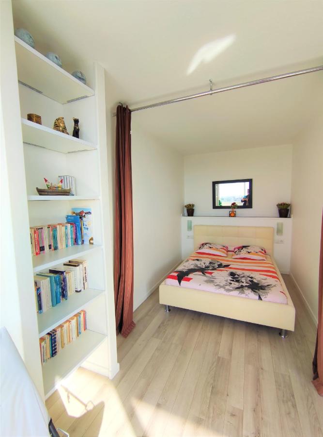 Apartment with Bridge View