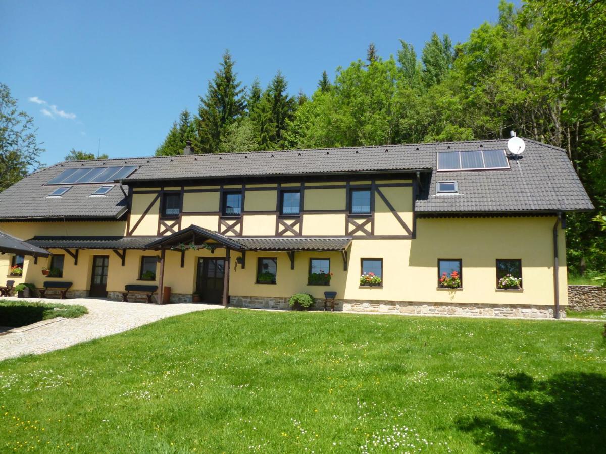 Penzion Chlustov - B&B Strážný