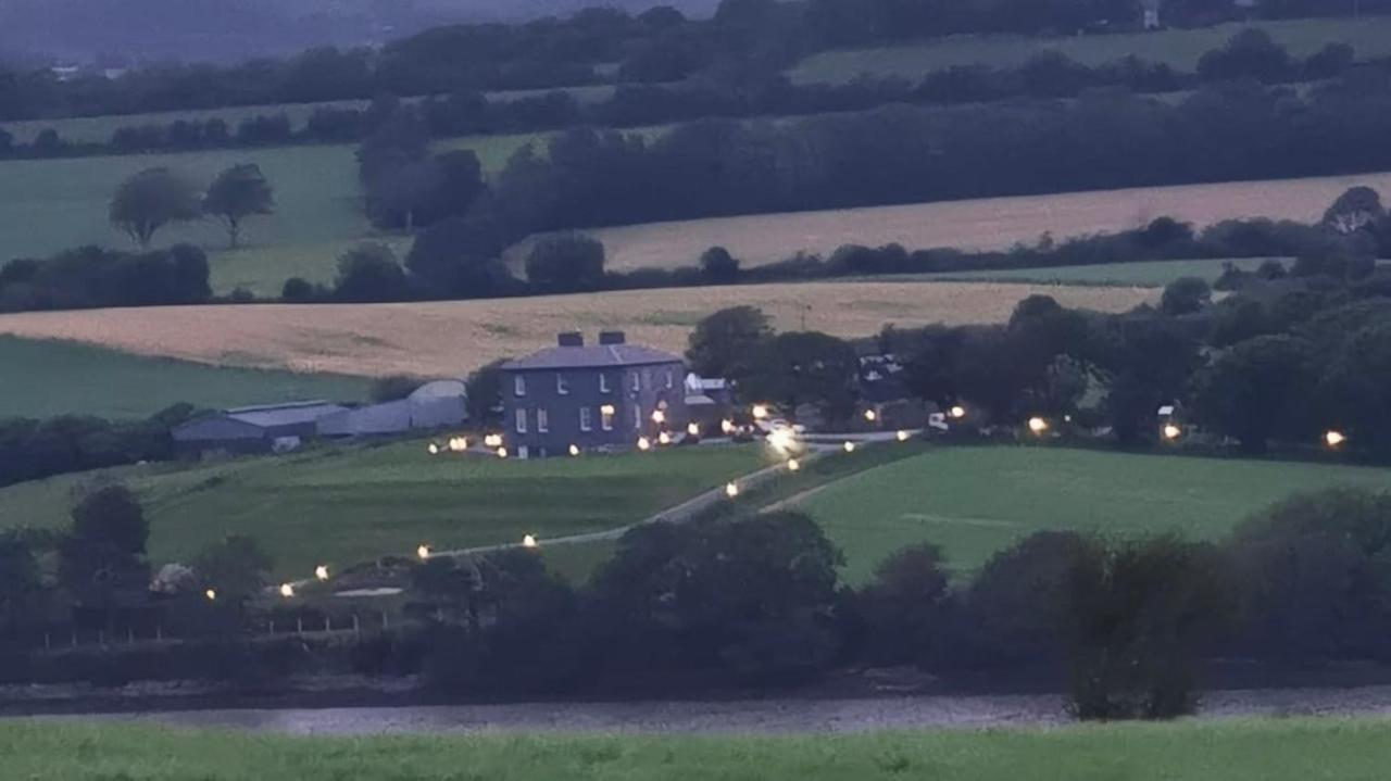 Ballywilliam House Kinsale,sleeps 32 guests, 6 bathrooms , 8 minutes drive to town - Chambres d'hôtes Kinsale